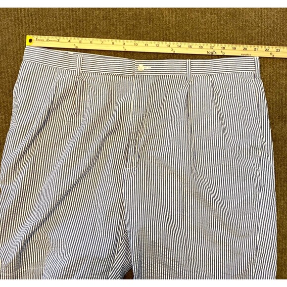 Jos A Bank Seersucker Shorts Mens 44 Stays Cool Relaxed Blue Striped Pleated - Picture 4 of 7